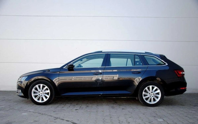 Skoda Superb cena 89900 przebieg: 182500, rok produkcji 2019 z Morąg małe 154